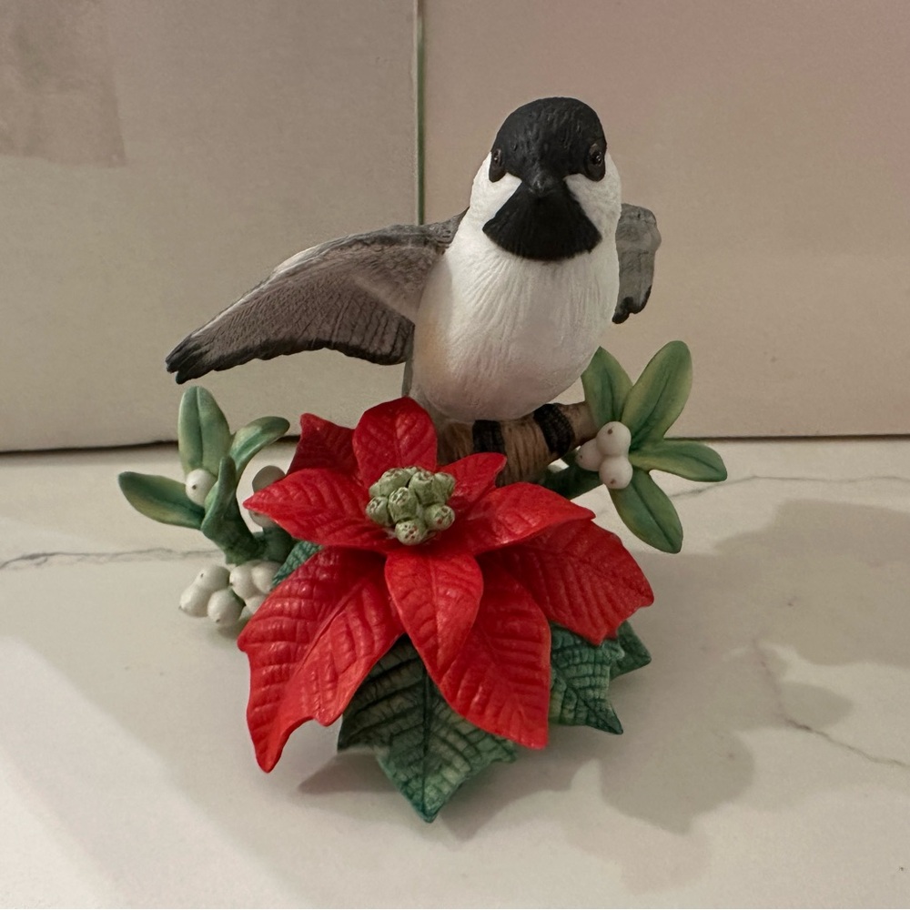 Lenox Collections - Garden Bird Sculpture Collection - 1997 Christmas Chickadee